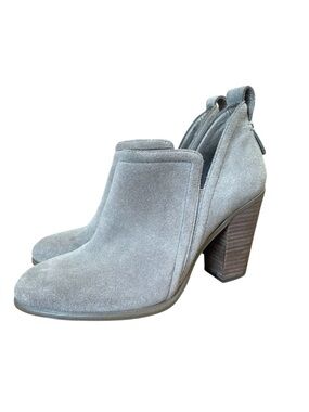 🩶Vince Camuto Light Gray Suede Heeled Boots. Size 8.
